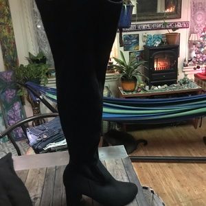 Lulu’s black suede boots